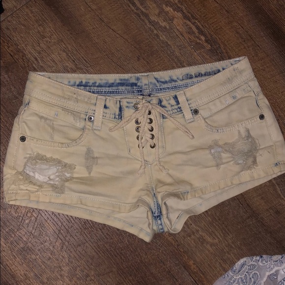Light wash denim shorts - Picture 1 of 2